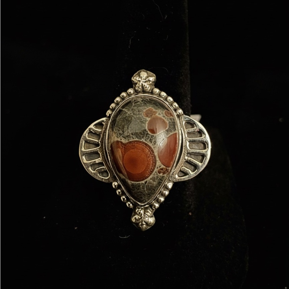 Elegant sterling Silver and eye agate Stone Ring